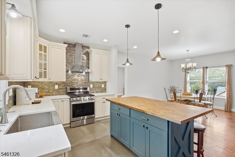 677 Canistear Rd Property Photo 12