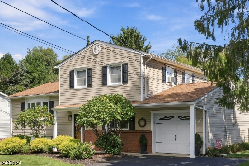 111 Ferris Pl Property Photo 1