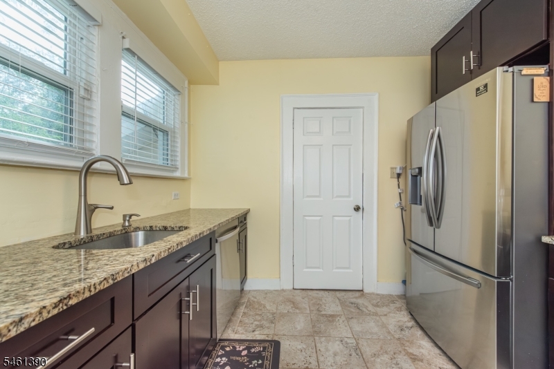76 Elliot Pl Property Photo 10