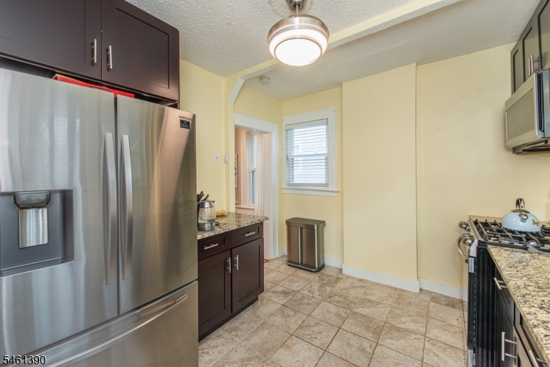 76 Elliot Pl Property Photo 11