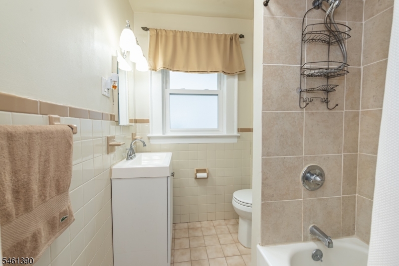 76 Elliot Pl Property Photo 15