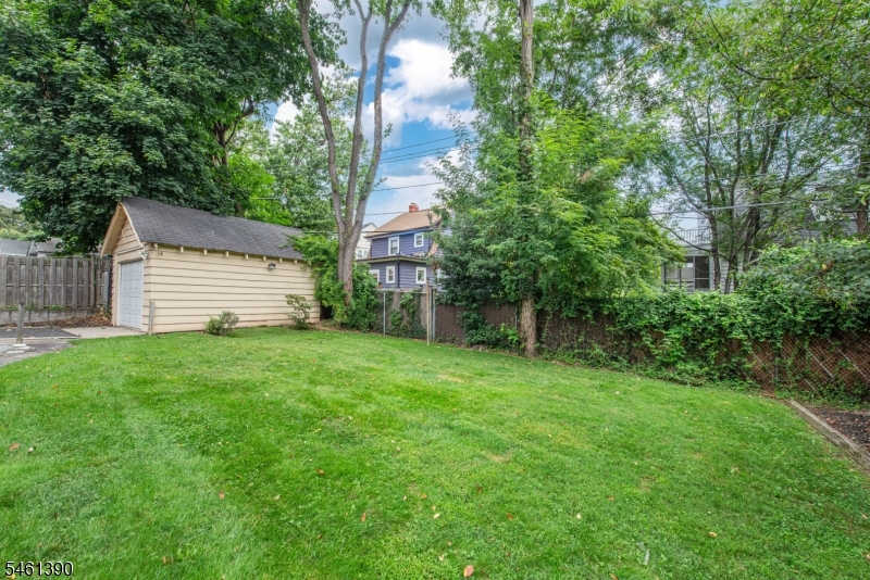 76 Elliot Pl Property Photo 16