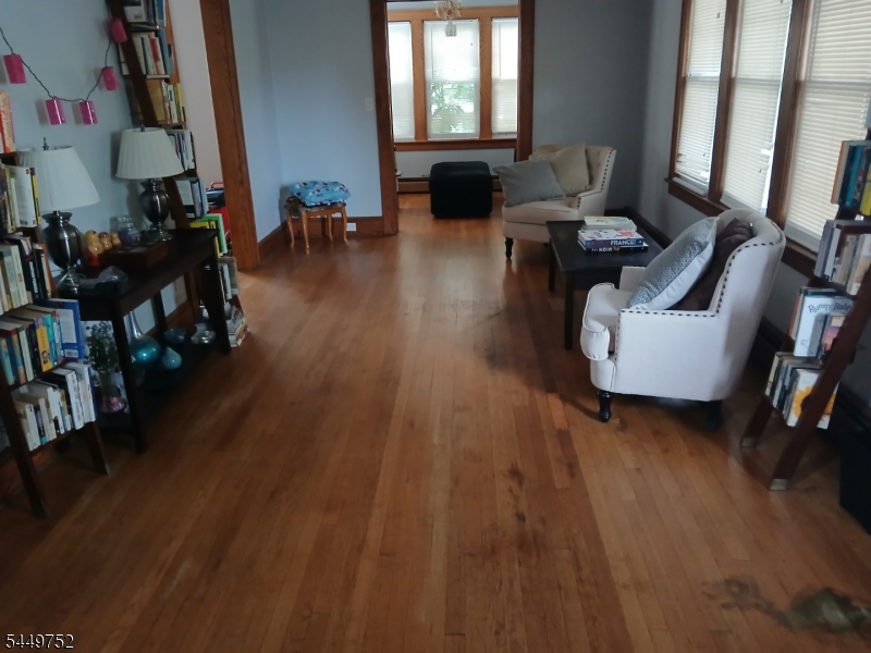429 2nd St Property Photo 2
