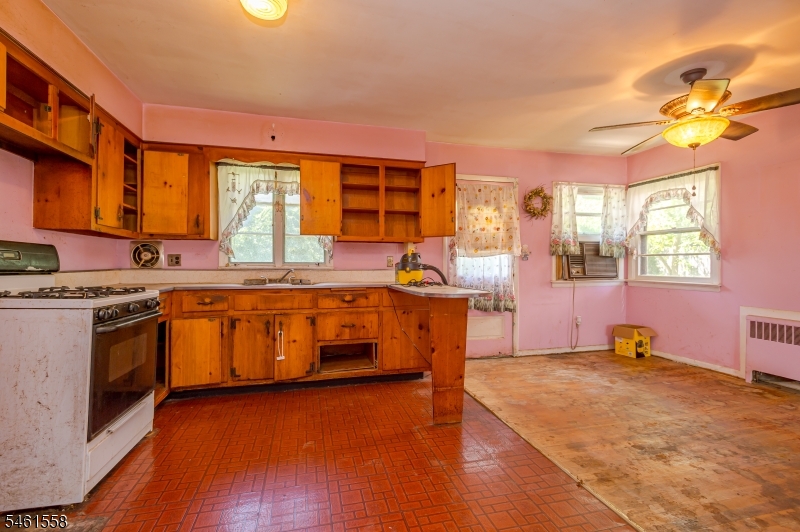 55 Grand Ave Property Photo 9