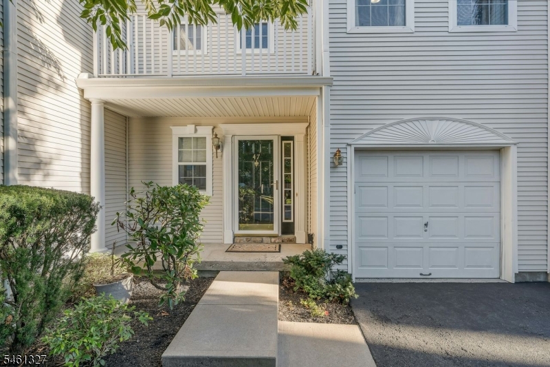 47 Mayflower Dr Property Photo 1