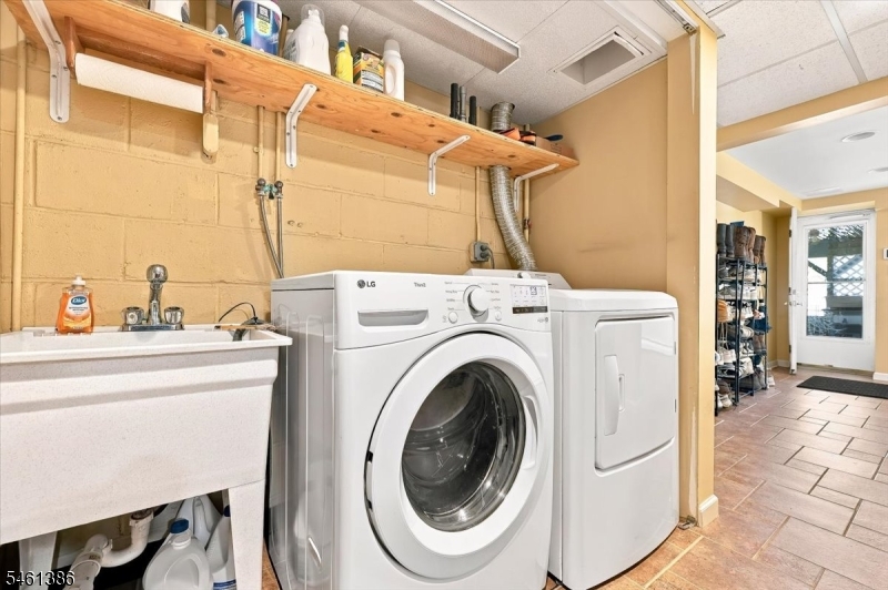 161 Manchester Ave Property Photo 32