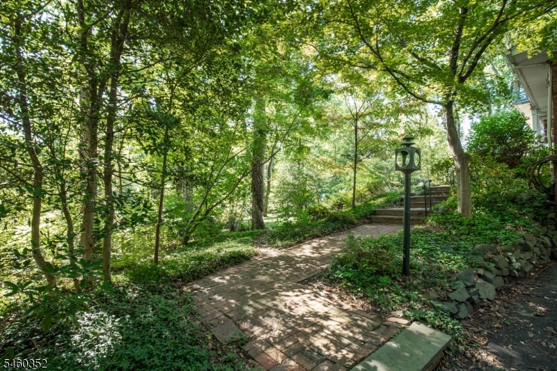 527 Ridge Rd Property Photo 4