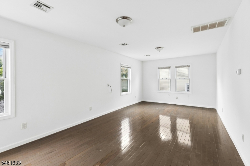 9 May Ter 2 Property Photo 2