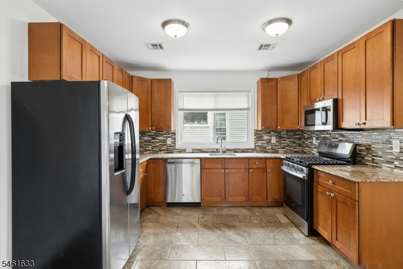9 May Ter 2 Property Photo 5
