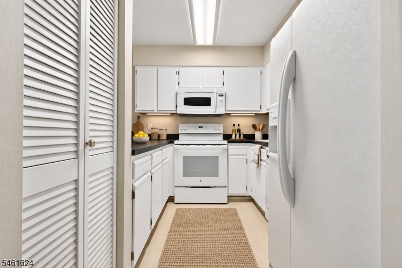 19 Plauderville Ave 208 Property Photo 6