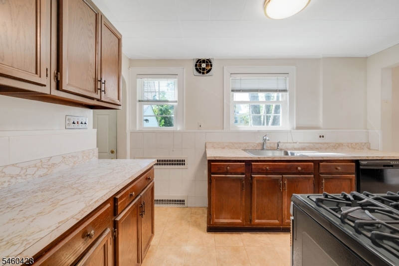 8 Decker Ave Property Photo 8