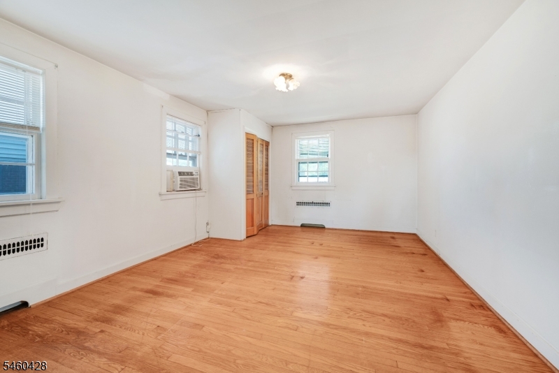 8 Decker Ave Property Photo 17