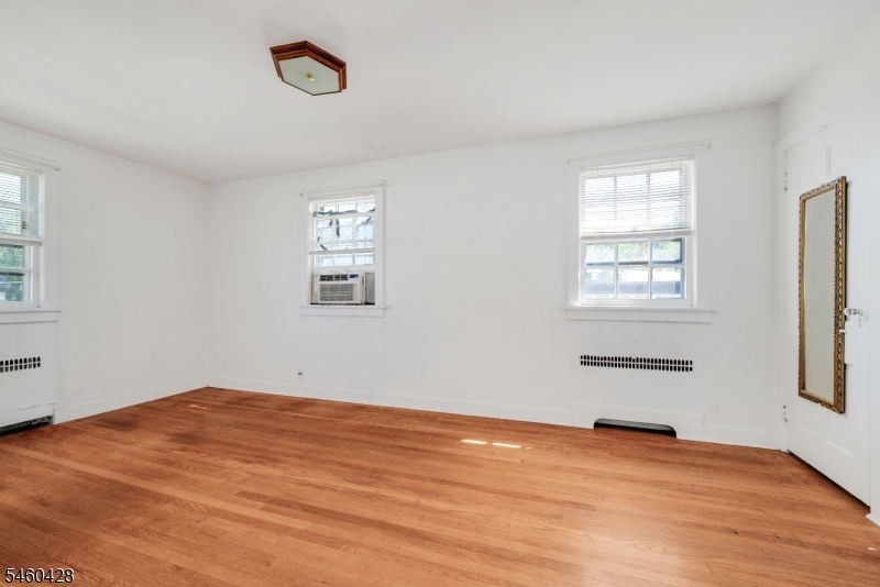 8 Decker Ave Property Photo 19