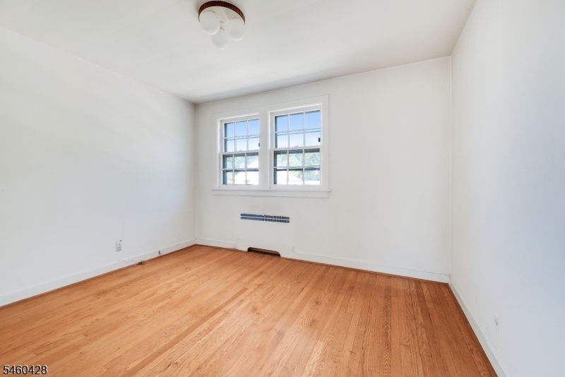 8 Decker Ave Property Photo 21