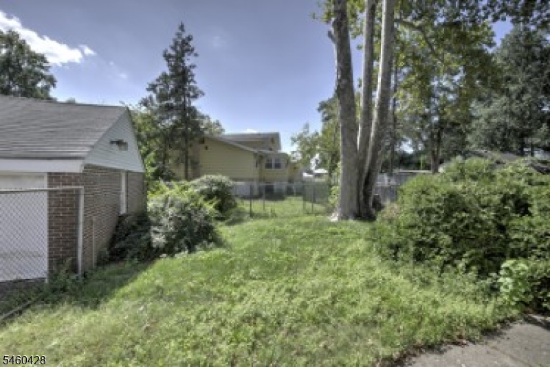8 Decker Ave Property Photo 28