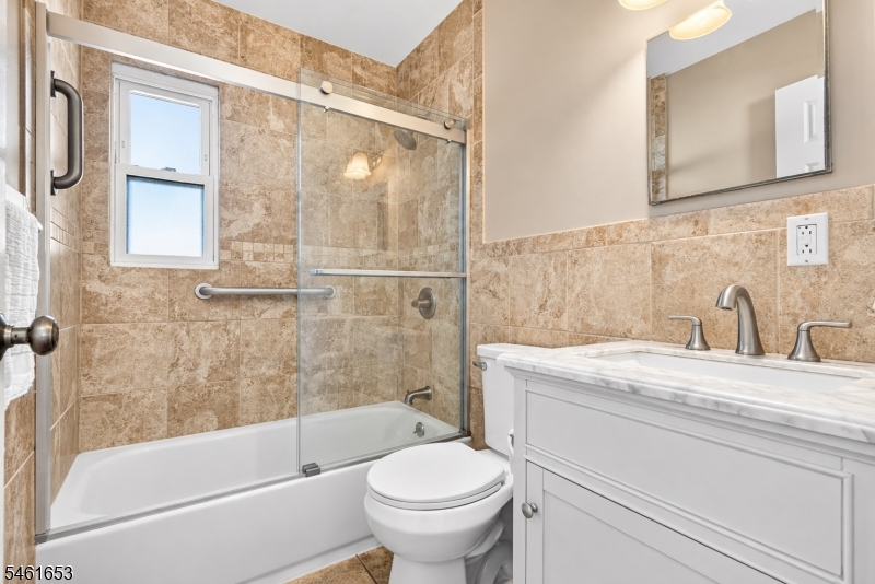 187 Kent St Property Photo 12