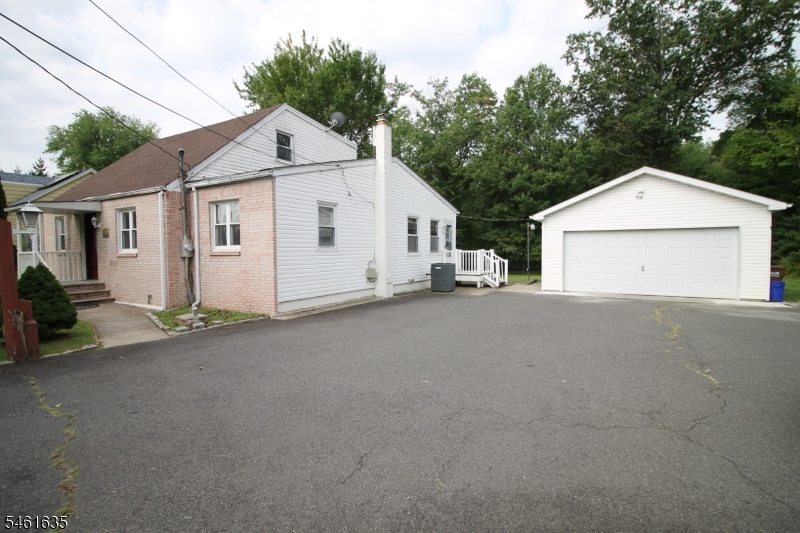 199 Finderne Ave Property Photo 3
