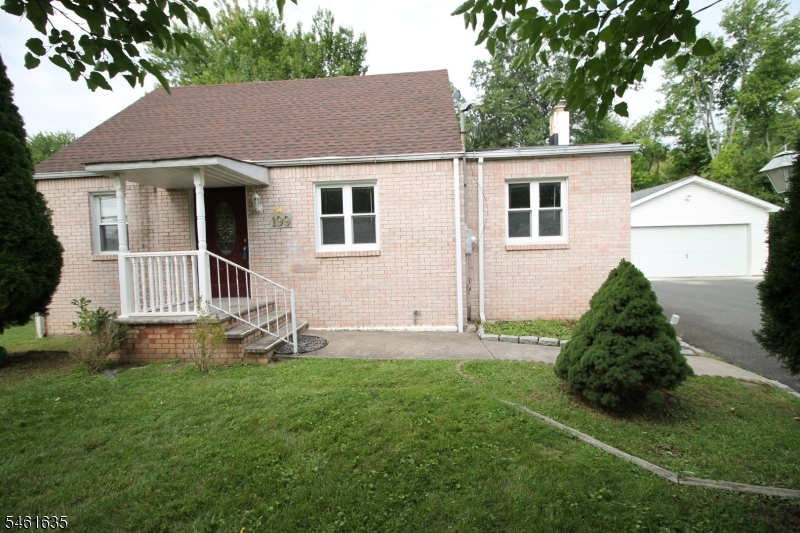 199 Finderne Ave Property Photo 4