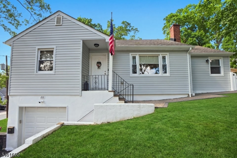 212 Hancox Ave Property Photo 1