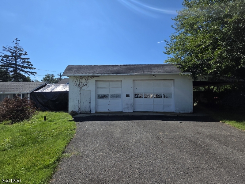 307 Duer St Property Photo 8