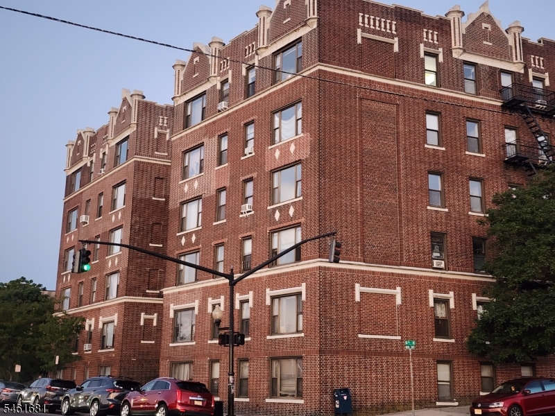 1055 Boulevard Property Photo 1