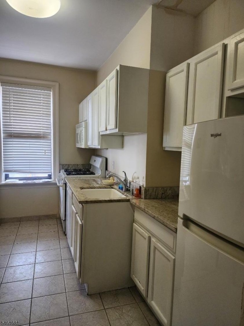 1055 Boulevard Property Photo 4