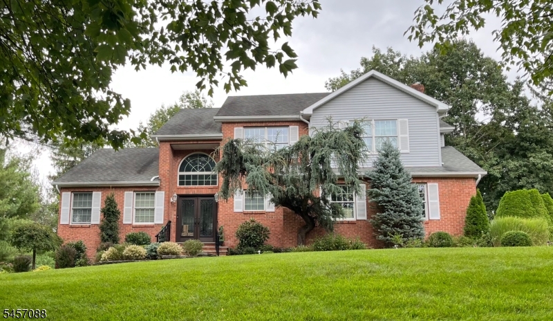 2 Lisa Ln Property Photo 1