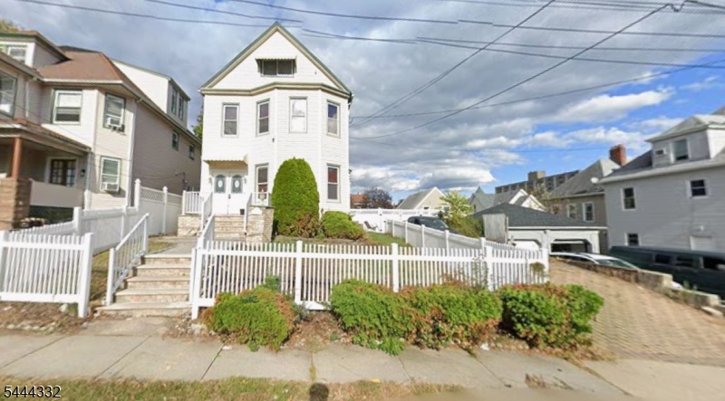 16 Offord St Property Photo 1