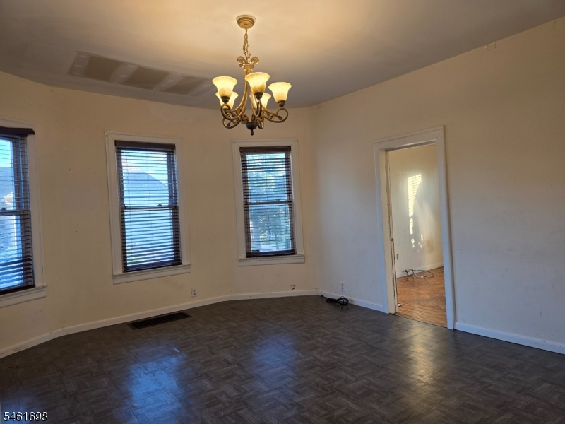 16 Offord St Property Photo 4