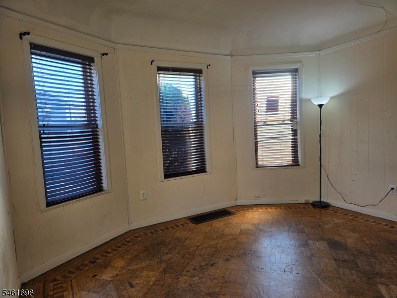 16 Offord St Property Photo 6