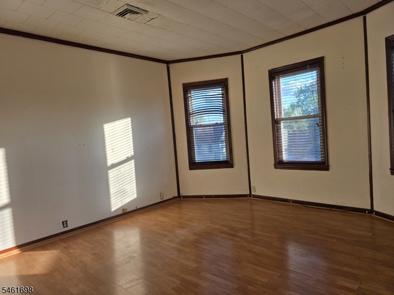 16 Offord St Property Photo 13