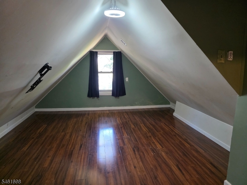 16 Offord St Property Photo 18