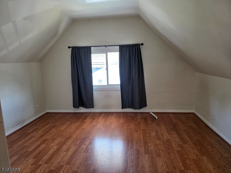 16 Offord St Property Photo 19