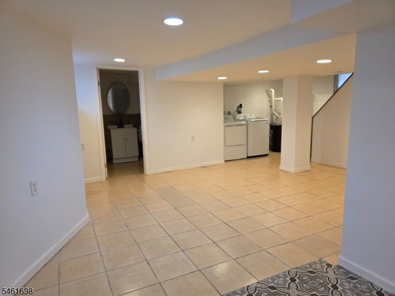 16 Offord St Property Photo 20