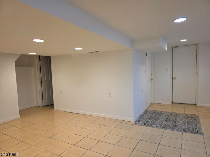16 Offord St Property Photo 21