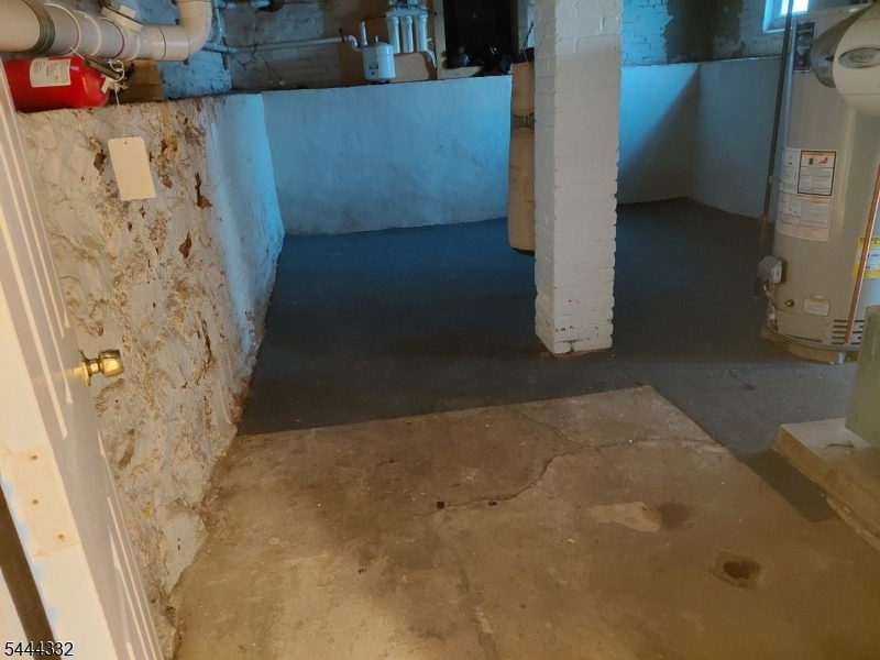 16 Offord St Property Photo 23