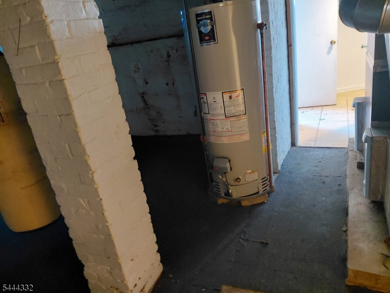 16 Offord St Property Photo 24