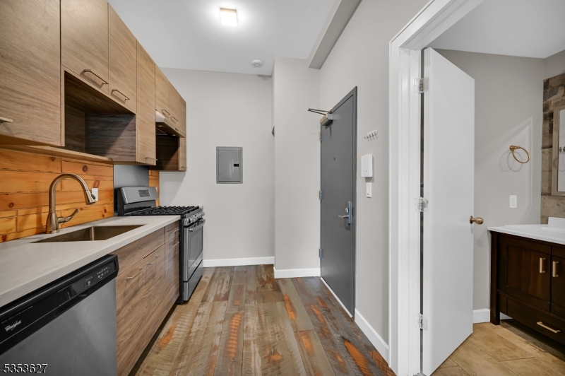 180 Spring St 203 Property Photo 3