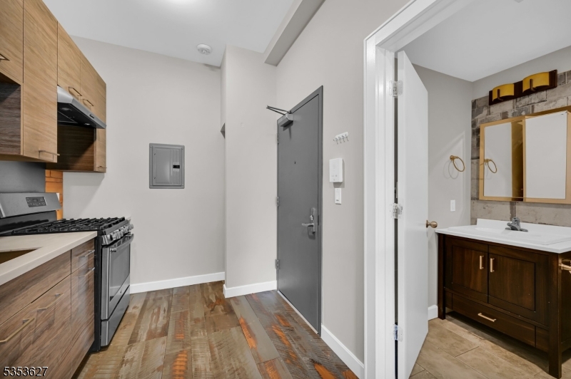 180 Spring St 203 Property Photo 4