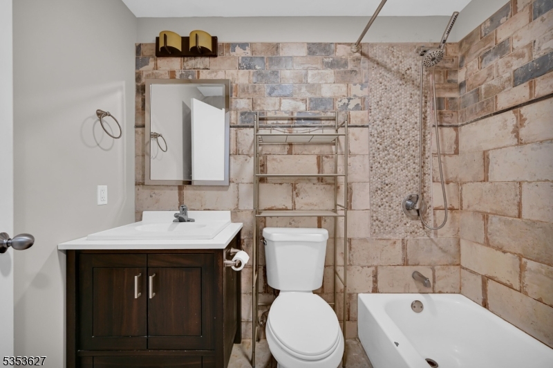 180 Spring St 203 Property Photo 8