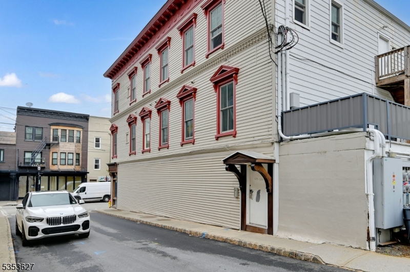 180 Spring St 203 Property Photo 16