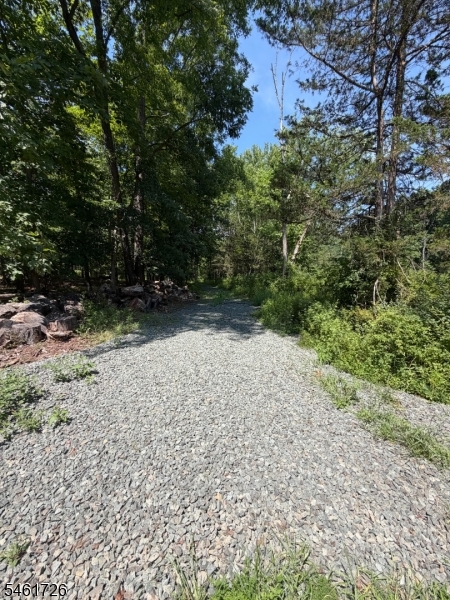 Shagbark Ln Property Photo 3