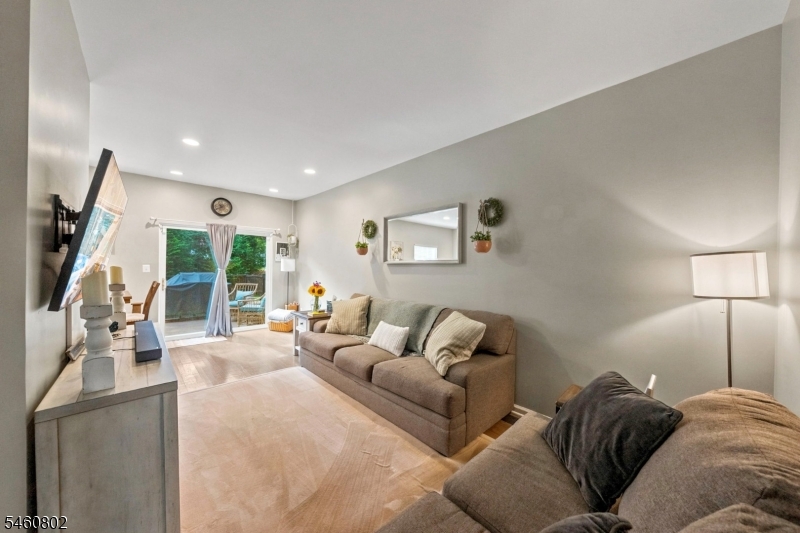 9 Old Orchard Ct Property Photo 4