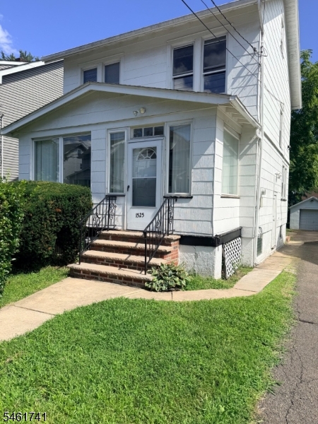 1525 Bond St Property Photo 1