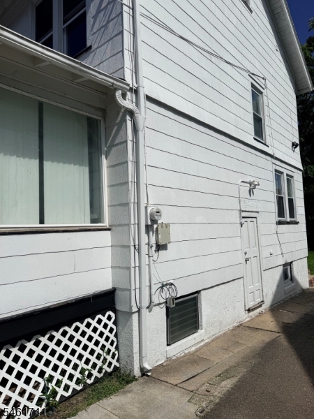 1525 Bond St Property Photo 2