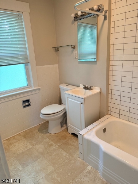 1525 Bond St Property Photo 15