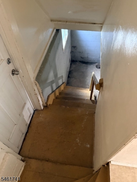 1525 Bond St Property Photo 16