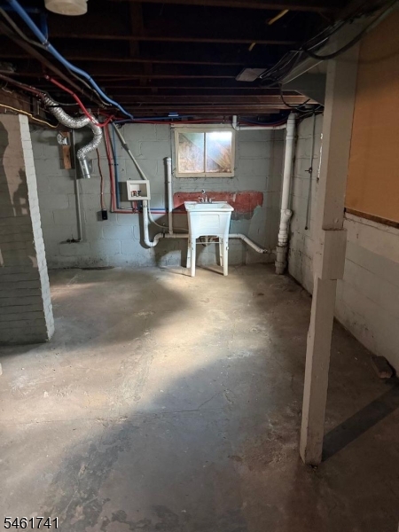 1525 Bond St Property Photo 19