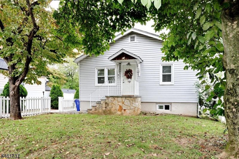 15 Crescent Ave Property Photo 1