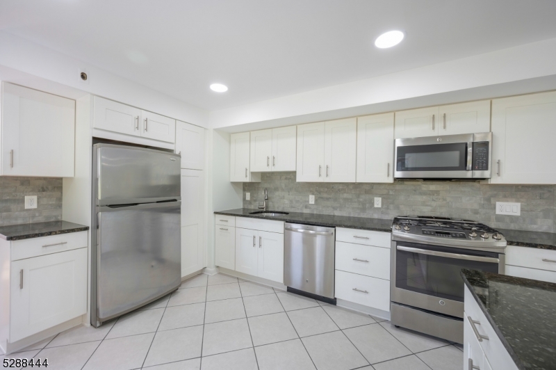 31 Harwood Pl Property Photo 4